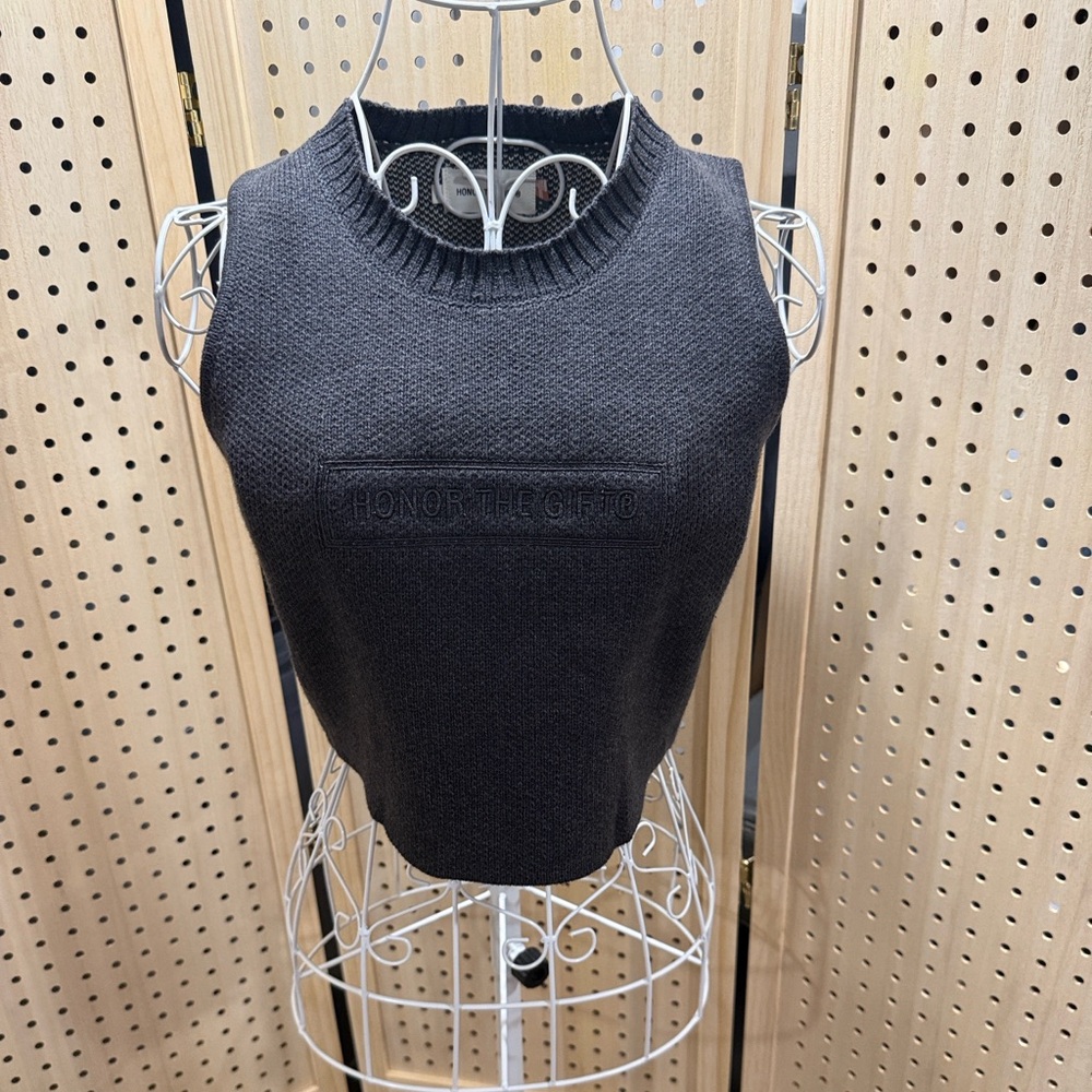 Ribbed Knit Vest by Honor The Gift Size Medium grey
Sleeveless Top nwot